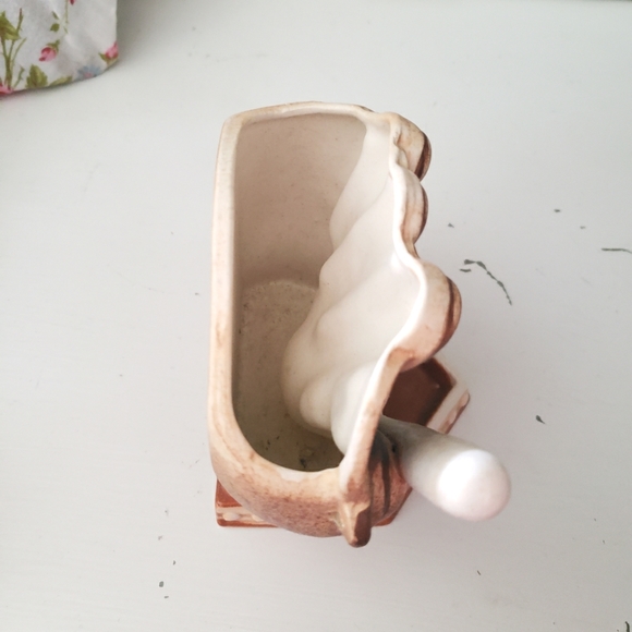 Baseball Glove Planter - Picture 4 of 7